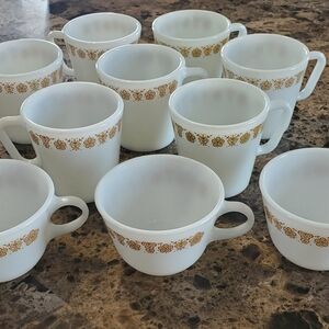 Elegant White and Gold Patterned Mugs